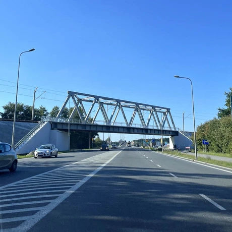 Budowa linii kolejowej z Rzeszowa na lotnisko w Jasionce [sierpień 2023] - fot 26